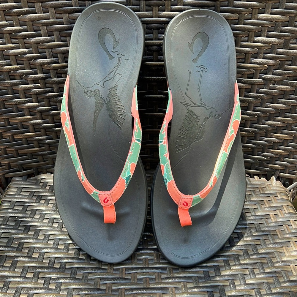 OluKai women’s beach sandal